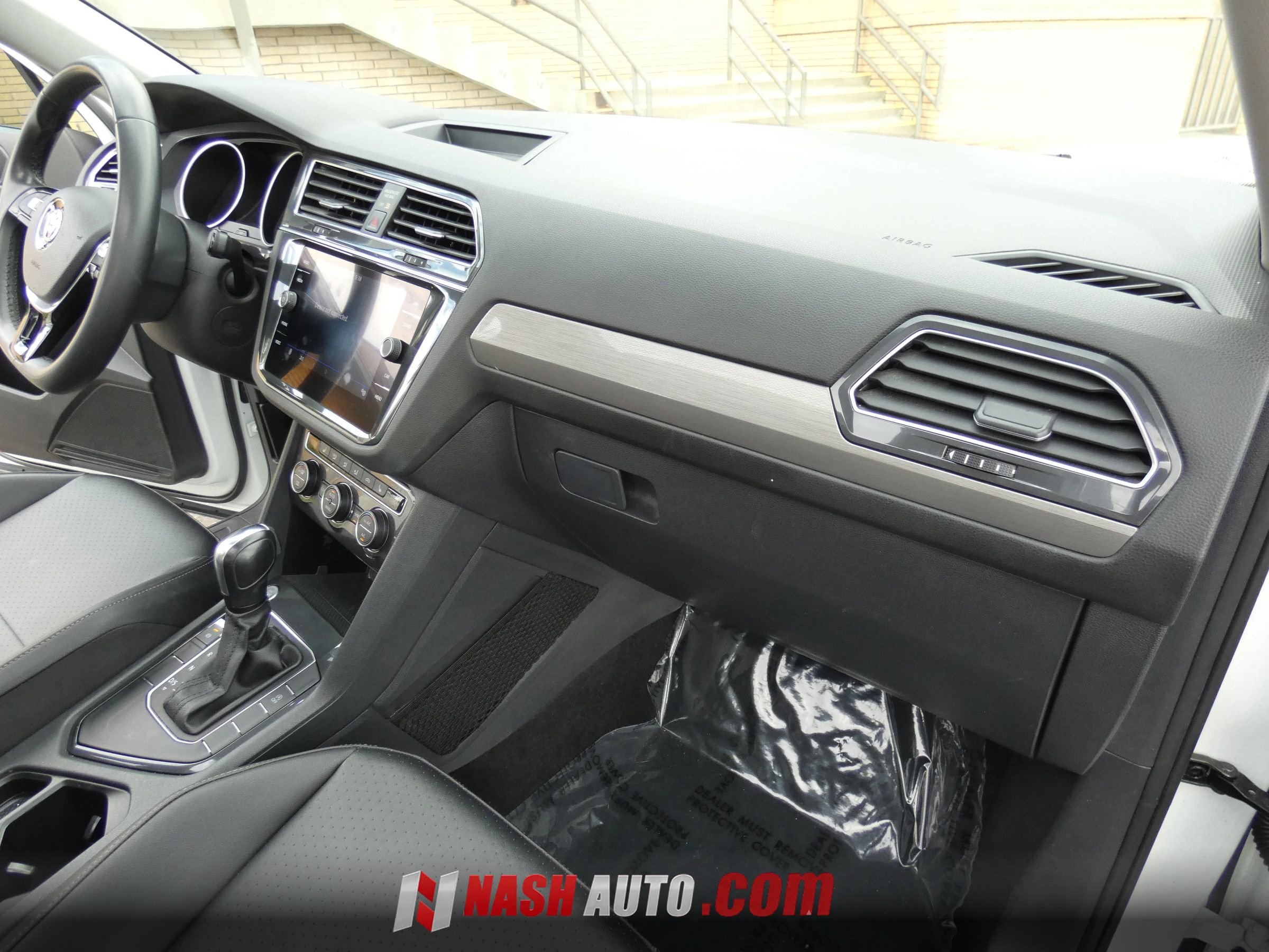 Used 2020 Volkswagen Tiguan SE w/ Panoramic Sunroof Package FWD image 28