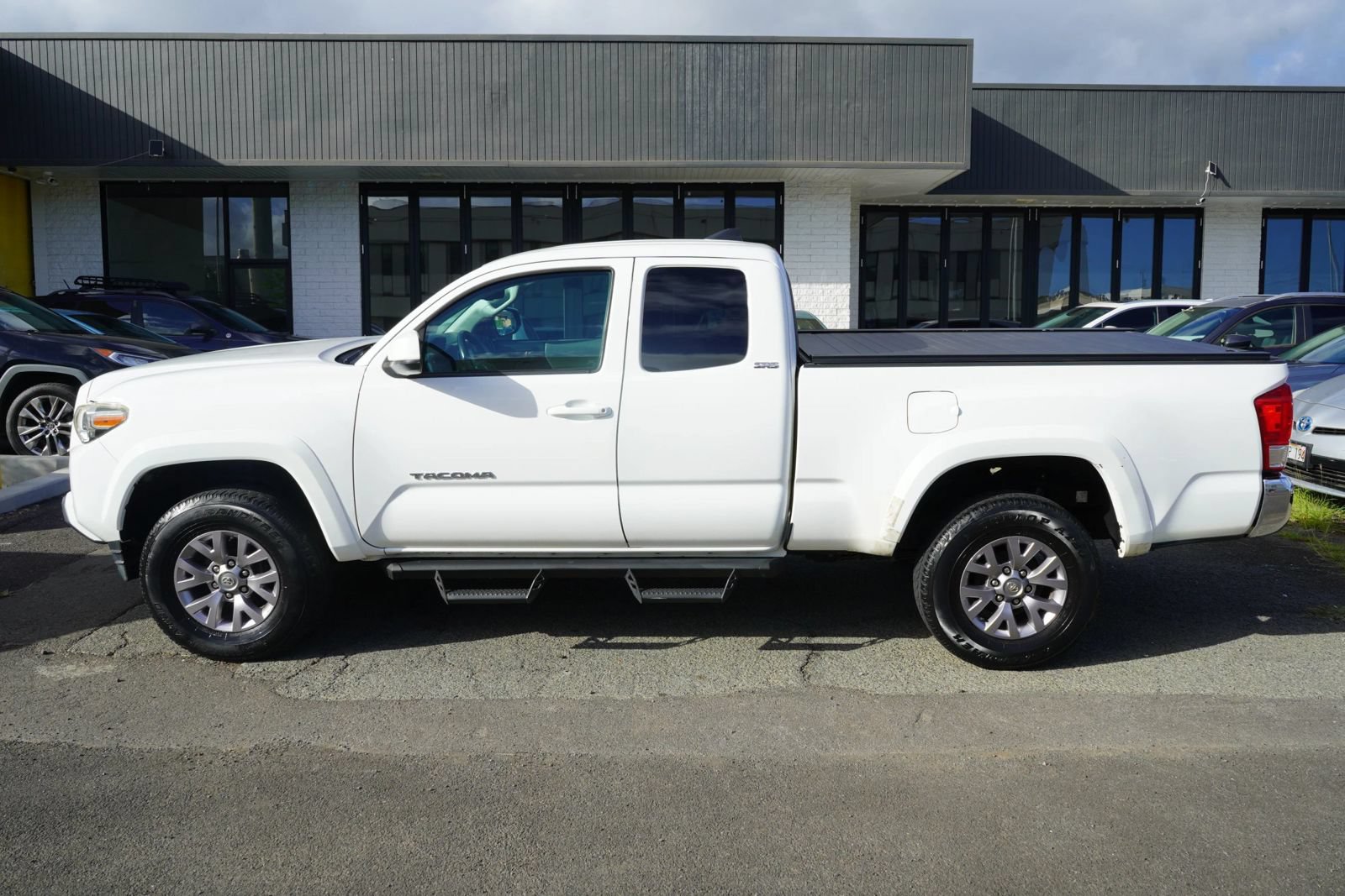 Used 2016 Toyota Tacoma SR5 RWD image 2
