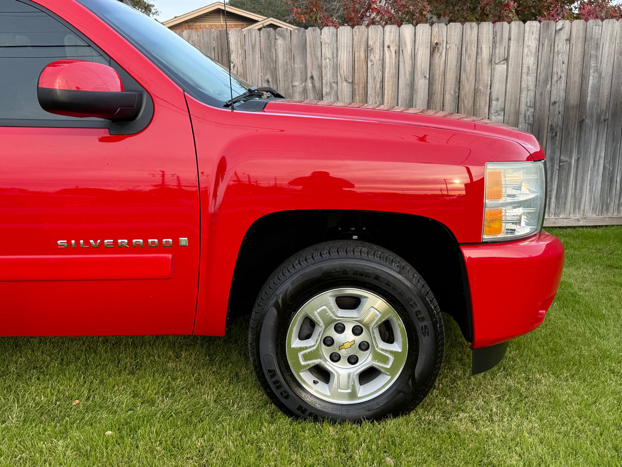 Used 2008 Chevrolet Silverado 1500 LTZ w/ EZ-Lift Tailgate Package image 40