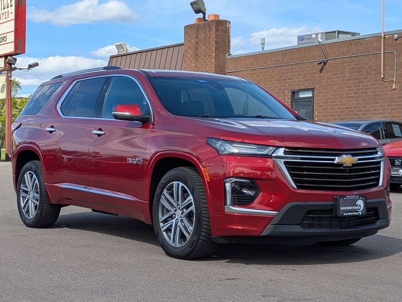 Used 2023 Chevrolet Traverse High Country w/ LPO, Floor Liner Package AWD/4WD image 5