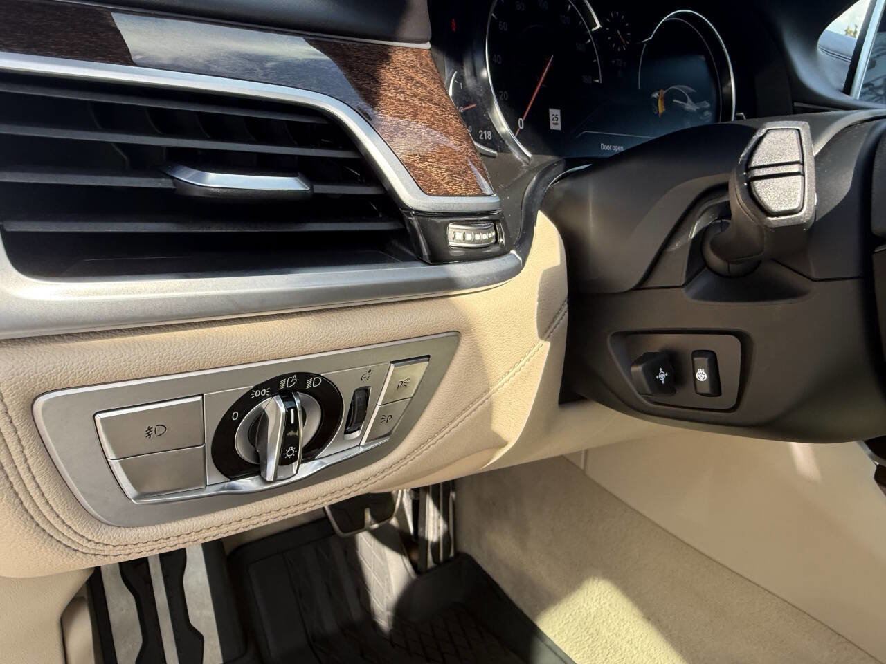 Used 2019 BMW 740i xDrive w/ Executive Package image 27
