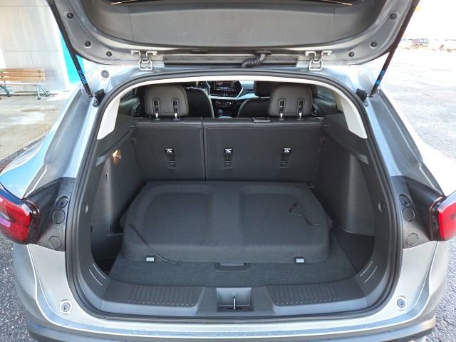 New 2026 Chevrolet Trax LT w/ Driver Confidence Package image 20