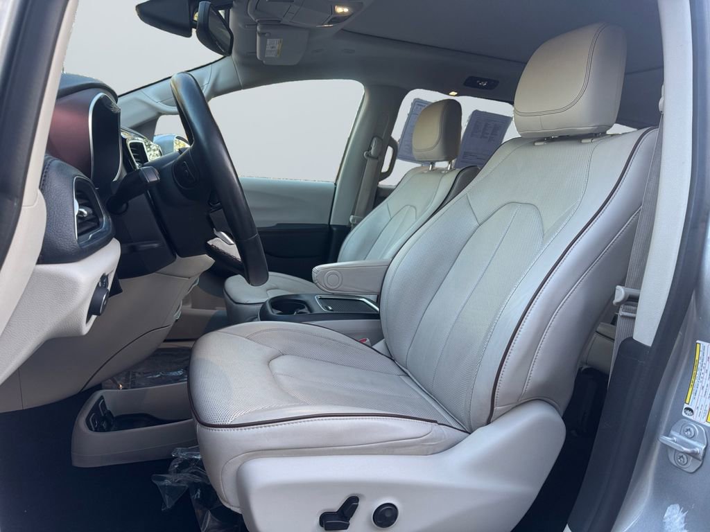 Used 2020 Chrysler Pacifica Limited image 8