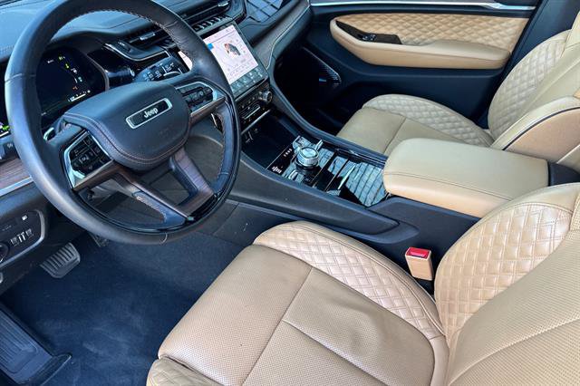 Used 2022 Jeep Grand Cherokee Summit w/ Advanced Protech Group IV AWD/4WD image 9