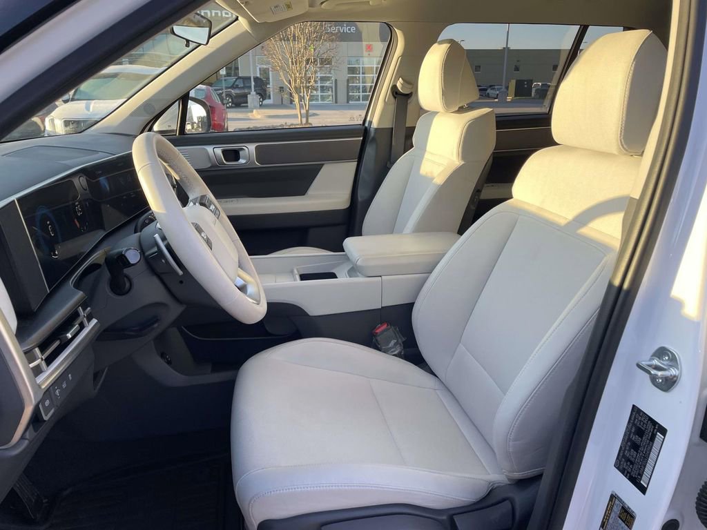 Used 2025 Hyundai Santa Fe SE image 9