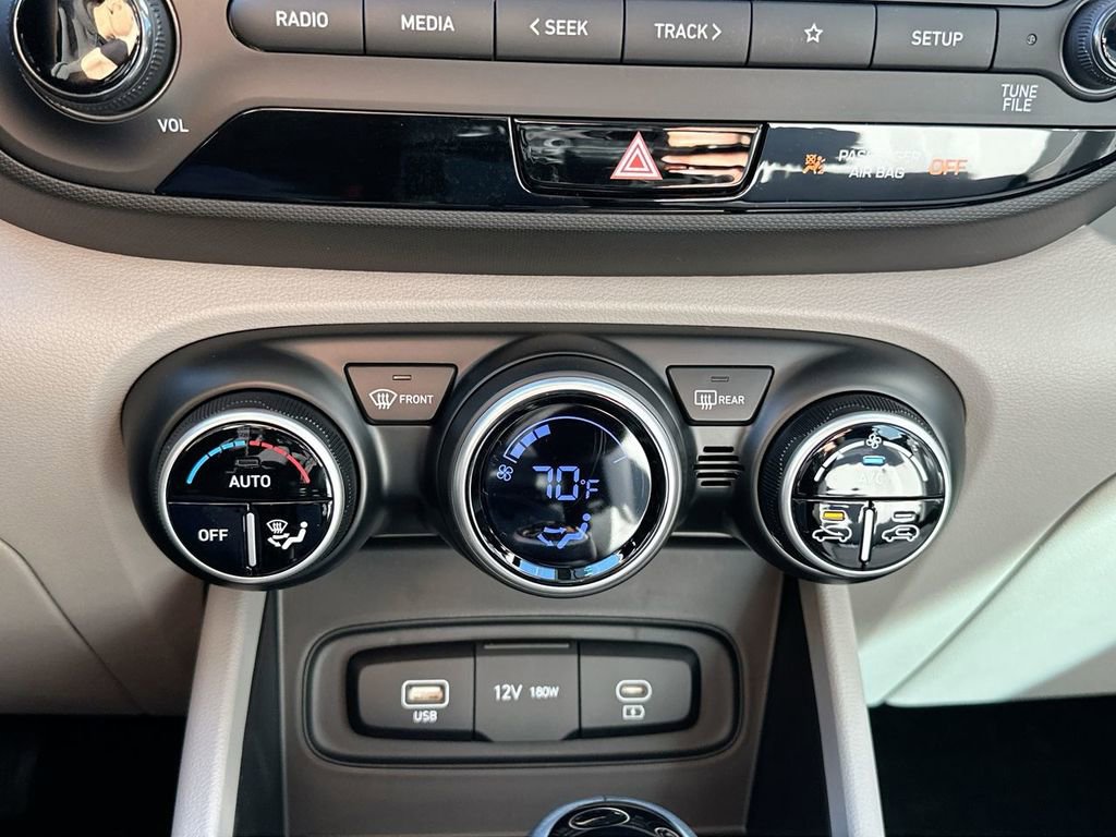 Used 2023 Hyundai Venue SEL image 14