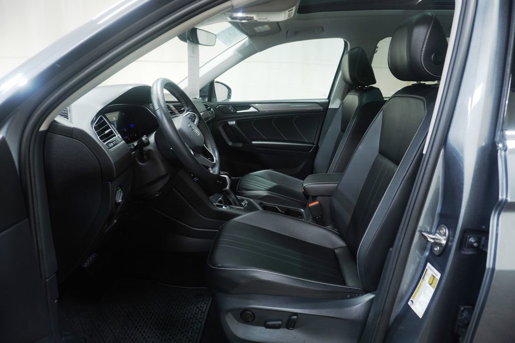 Certified 2023 Volkswagen Tiguan SE w/ Panoramic Sunroof Package image 10