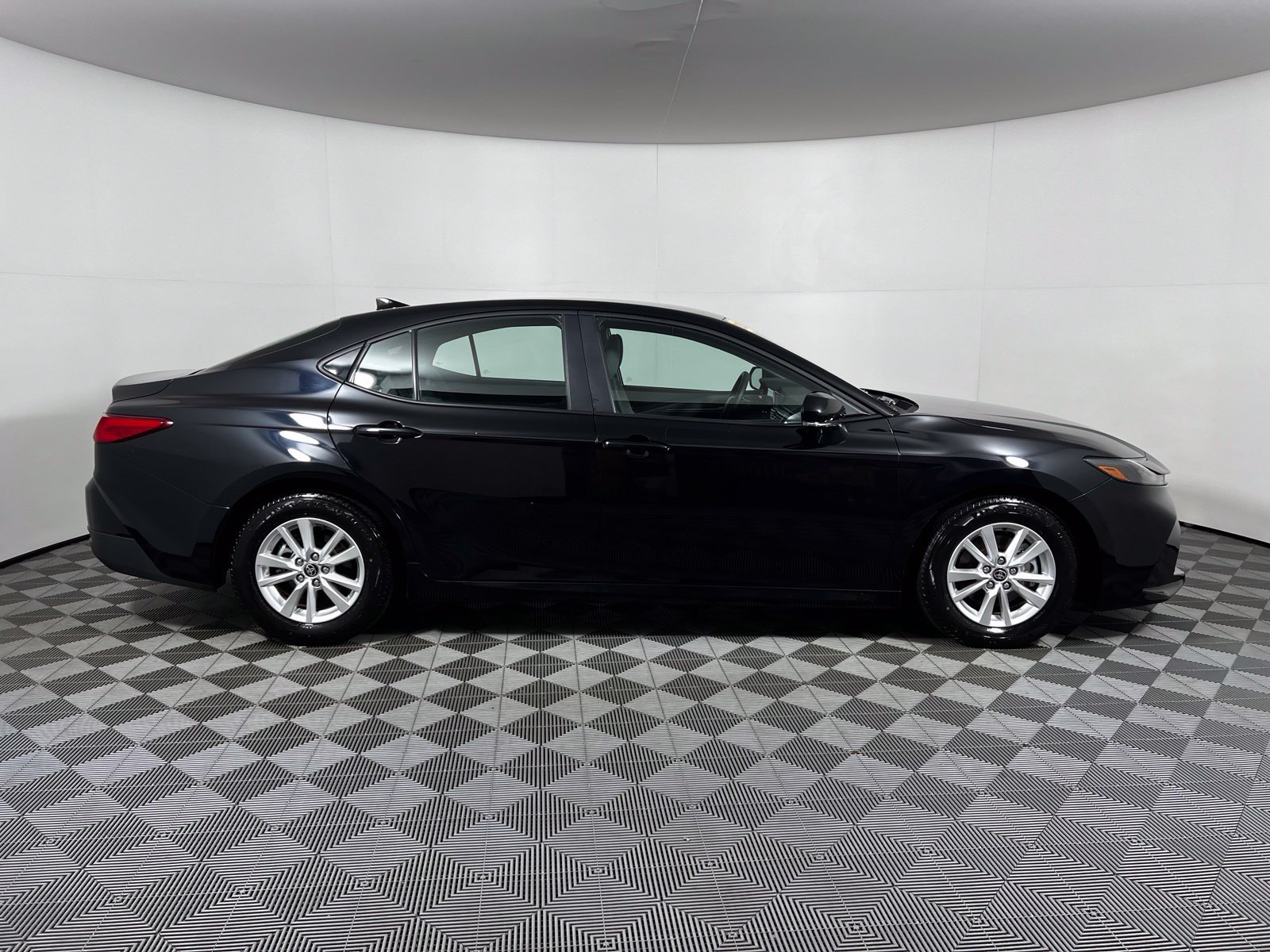 Certified 2025 Toyota Camry LE FWD image 4
