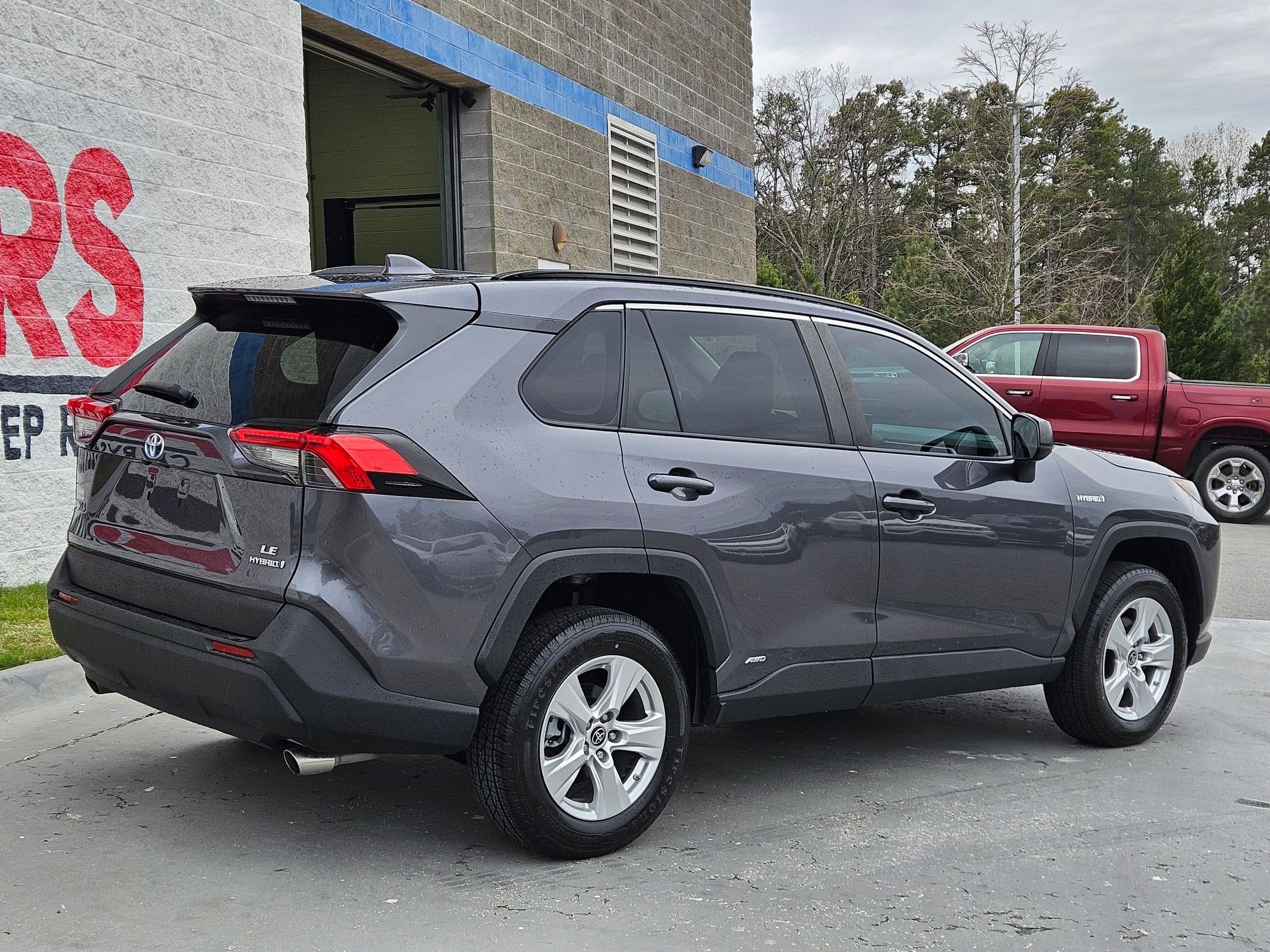 Used 2021 Toyota RAV4 LE image 7