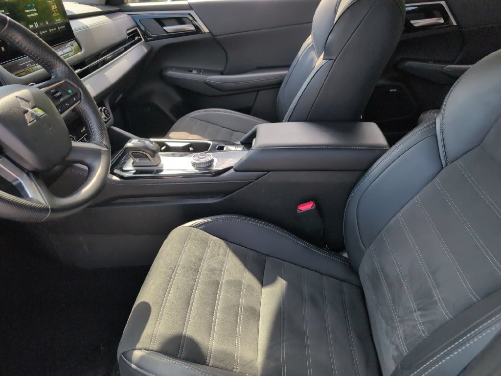 Used 2025 Mitsubishi Outlander SE FWD image 25