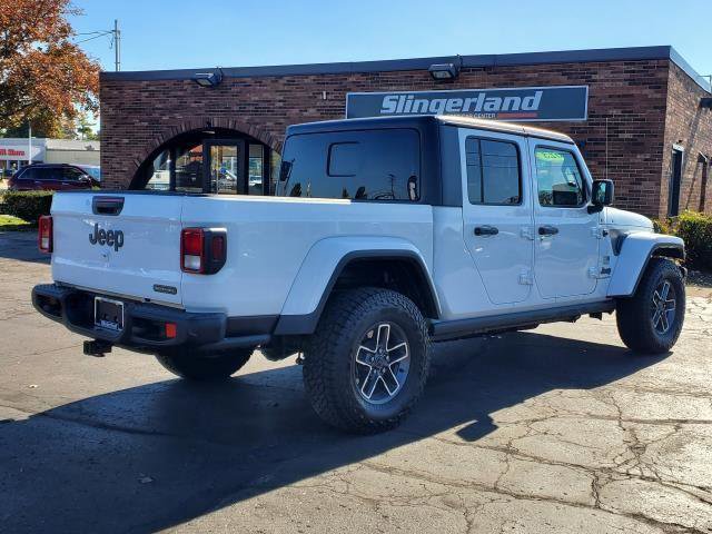 Used 2023 Jeep Gladiator Sport AWD/4WD image 3