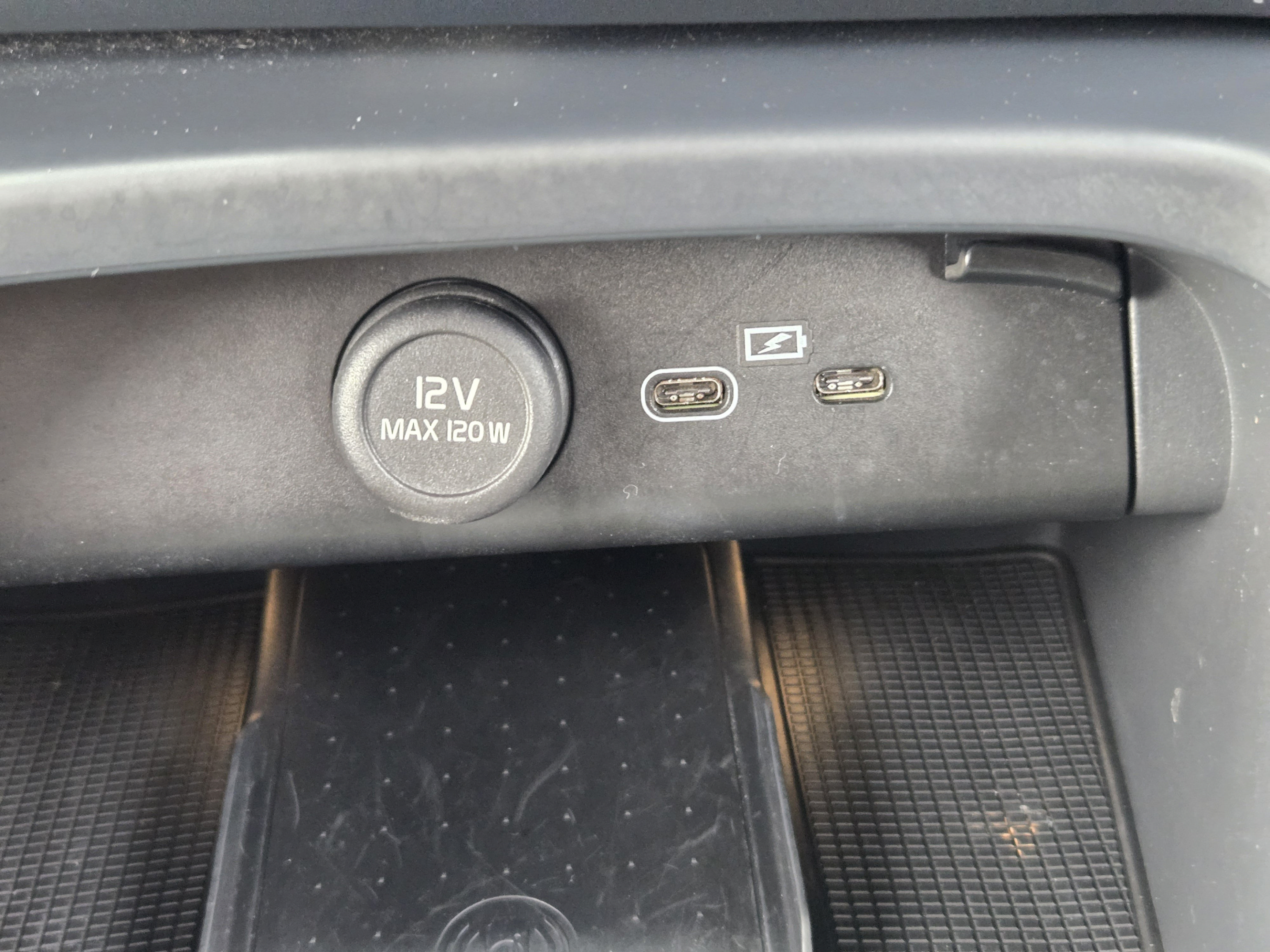 Used 2023 Volvo C40 P8 Recharge Ultimate AWD/4WD image 36