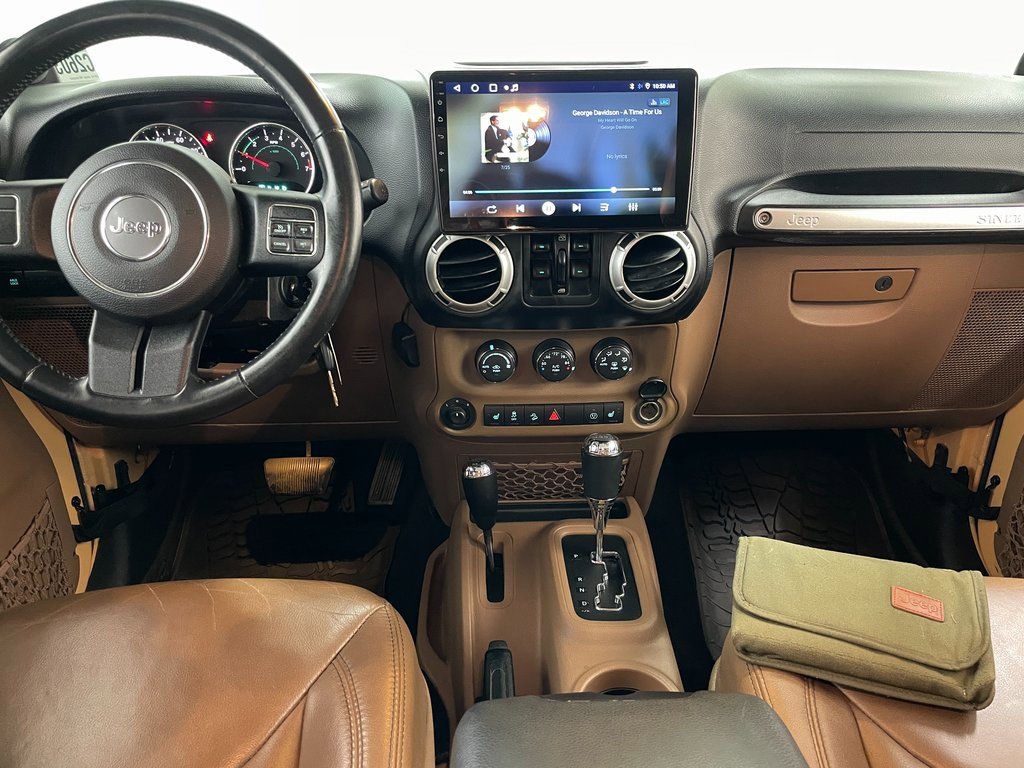 Used 2014 Jeep Wrangler Unlimited Rubicon image 2