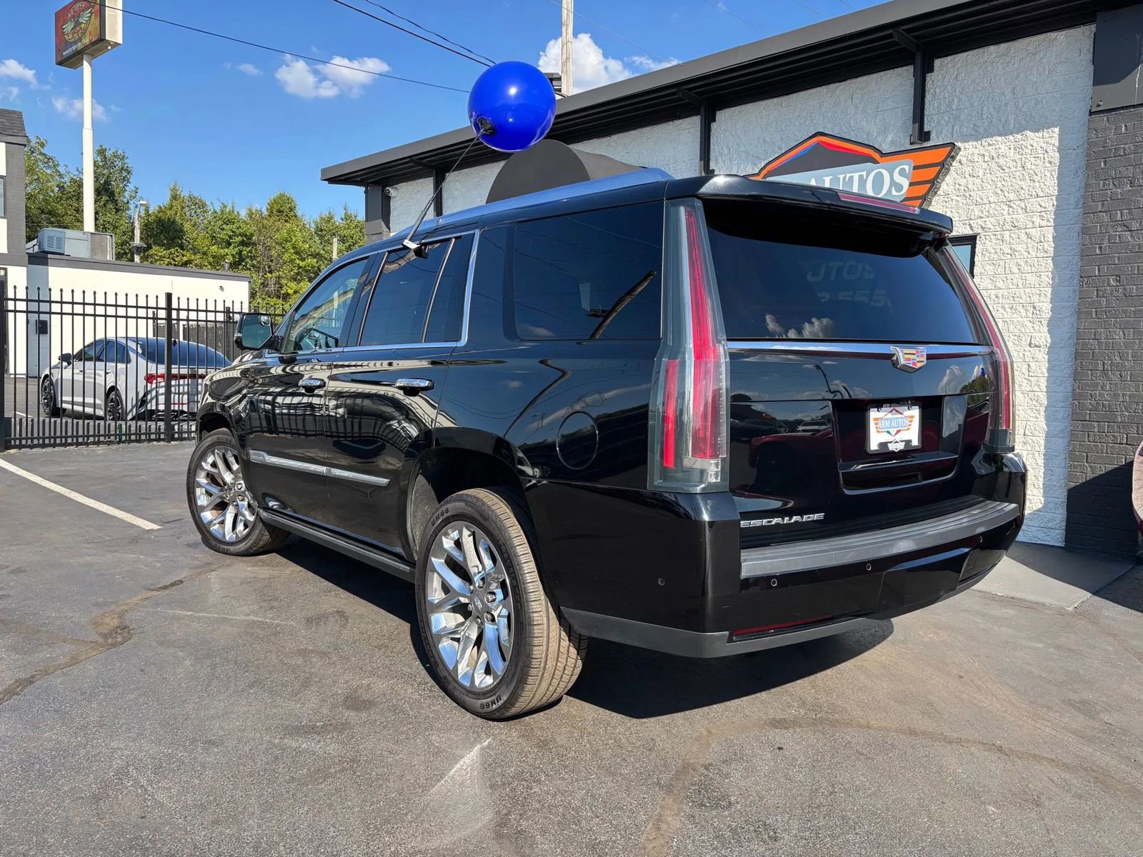 Used 2020 Cadillac Escalade Premium Luxury image 5