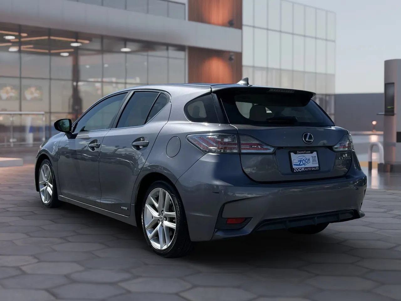 Used 2015 Lexus CT 200h w/ Navigation Package FWD image 6
