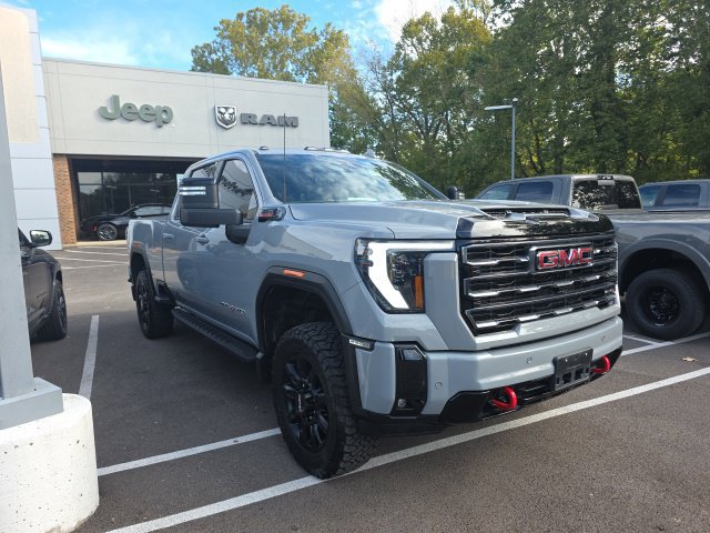 Used 2025 GMC Sierra 2500 AT4 w/ AT4 Premium Plus Package AWD/4WD image 3