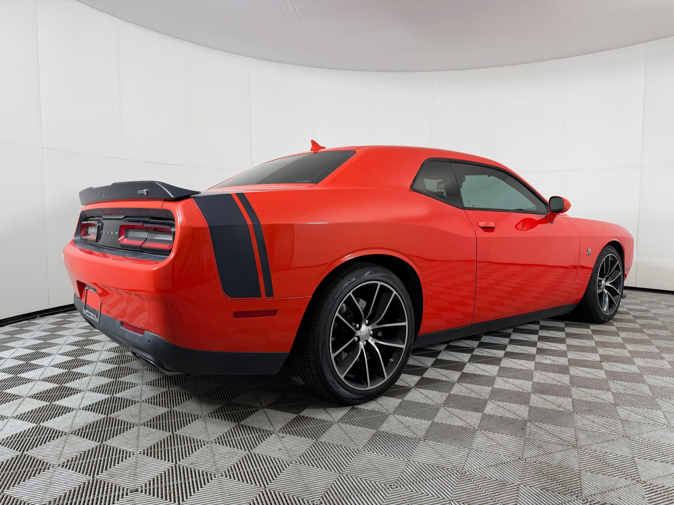 Used 2016 Dodge Challenger R/T Scat Pack RWD image 9