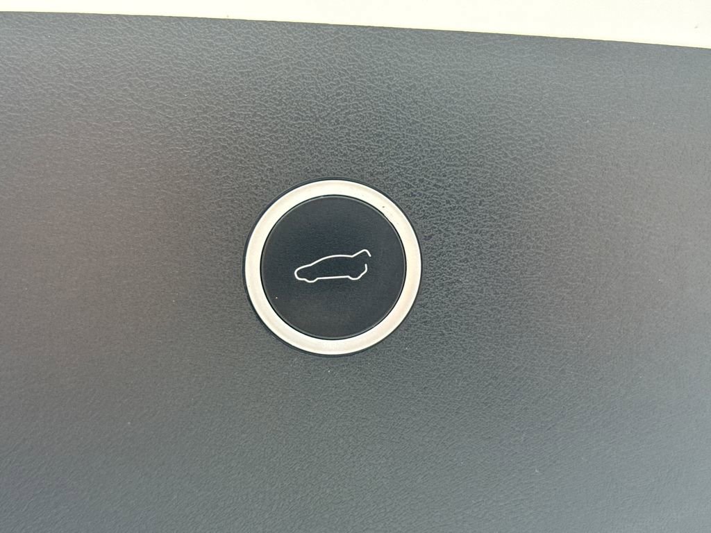 Used 2020 Tesla Model X Long Range image 8