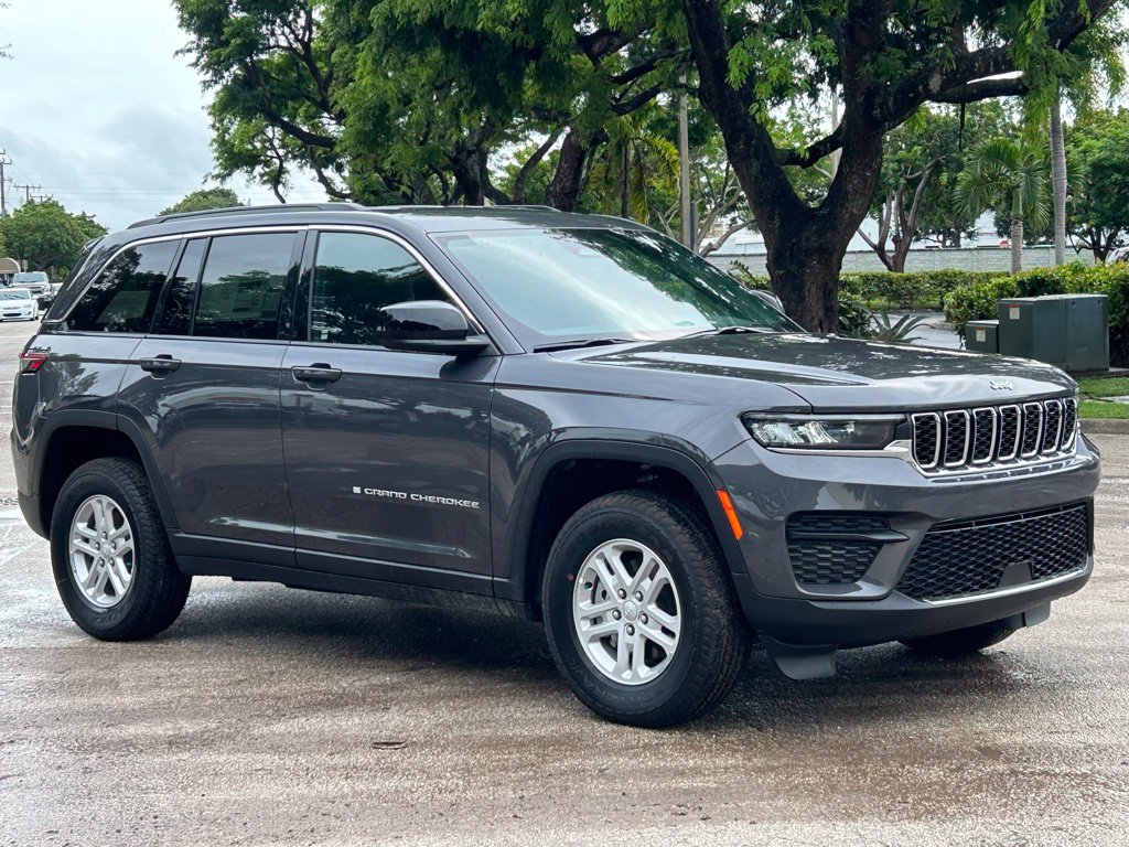New 2024 Jeep Grand Cherokee Laredo AWD/4WD image 2