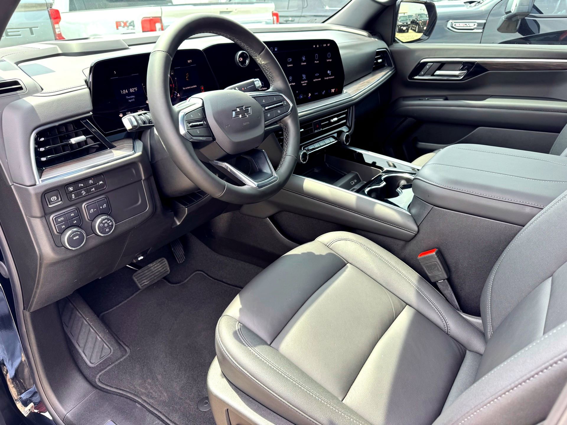 Used 2025 Chevrolet Tahoe Z71 w/ Comfort Package image 12