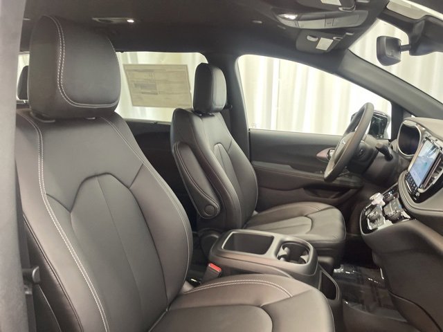 New 2026 Chrysler Pacifica Select image 29