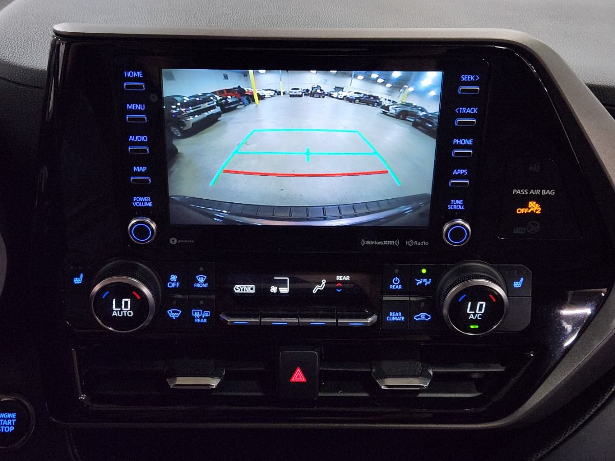 Used 2022 Toyota Highlander XLE FWD image 38