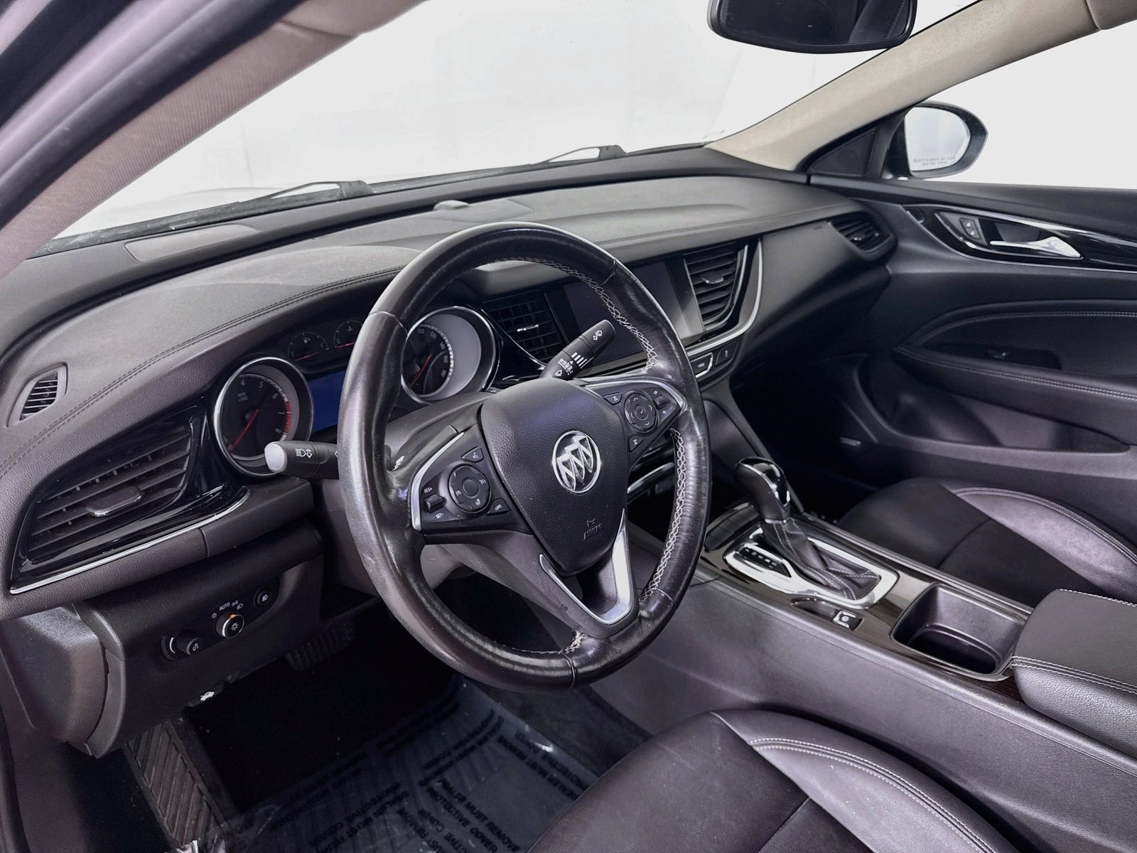 Used 2018 Buick Regal Essence w/ Sights and Sounds Package AWD/4WD image 4