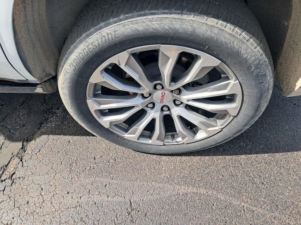 Used 2021 GMC Yukon Denali w/ Denali Premium Package image 11