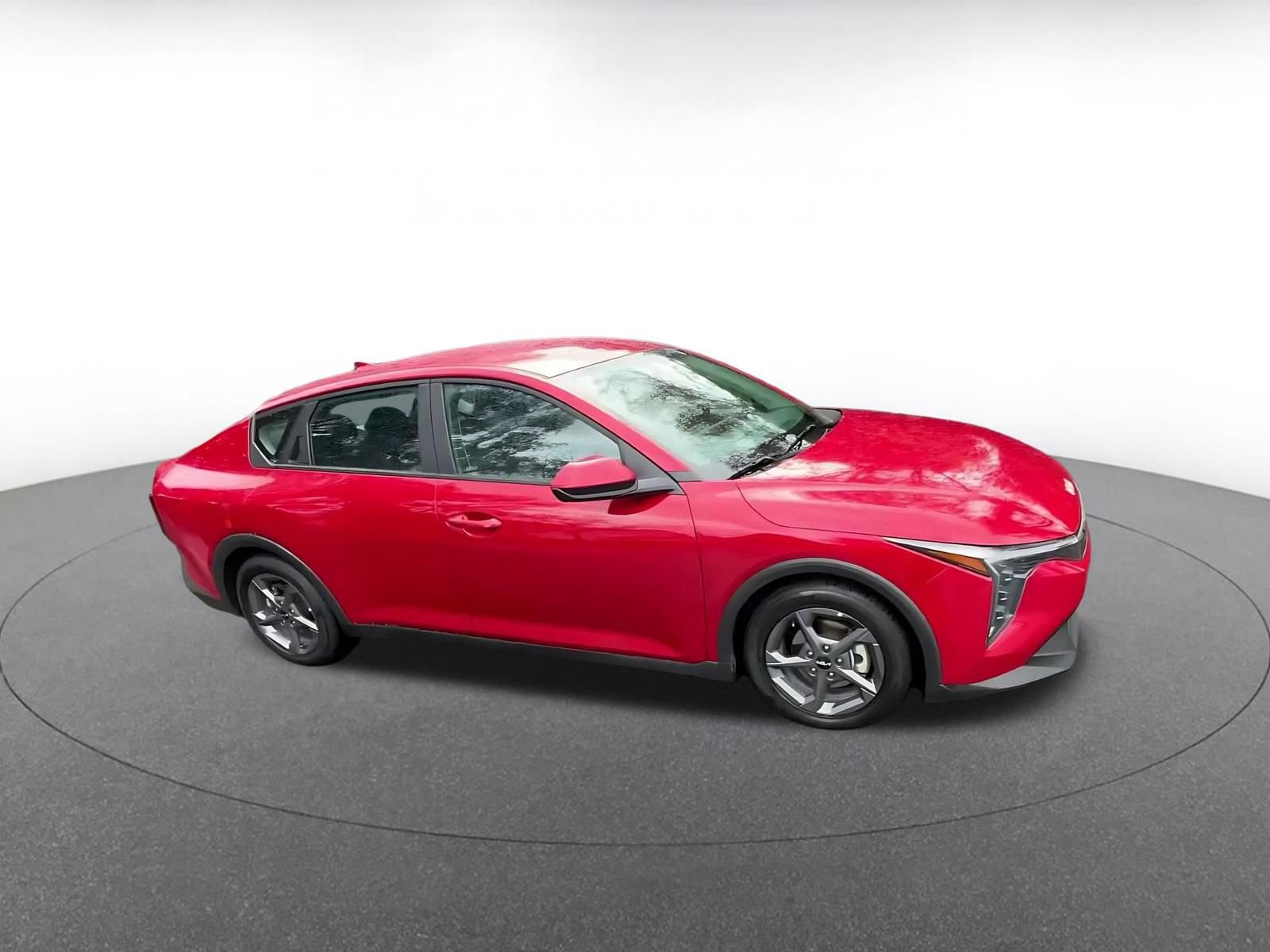 Used 2025 Kia K4 LXS image 2