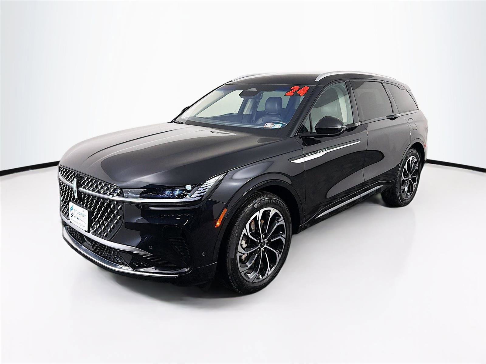 Used 2024 Lincoln Nautilus Reserve image 3