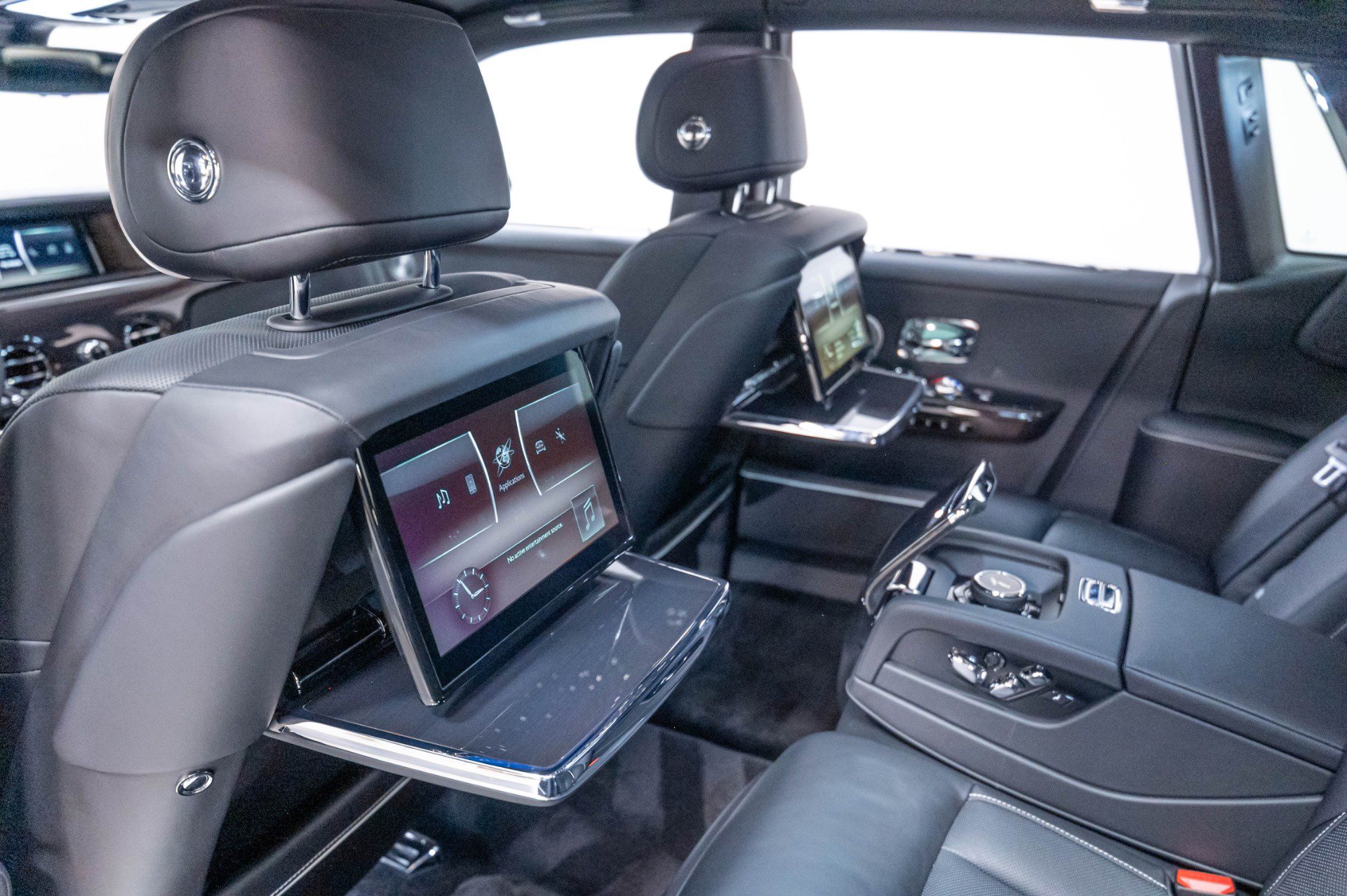 Used 2024 Rolls-Royce Phantom Sedan w/ The Phantom Package RWD image 28