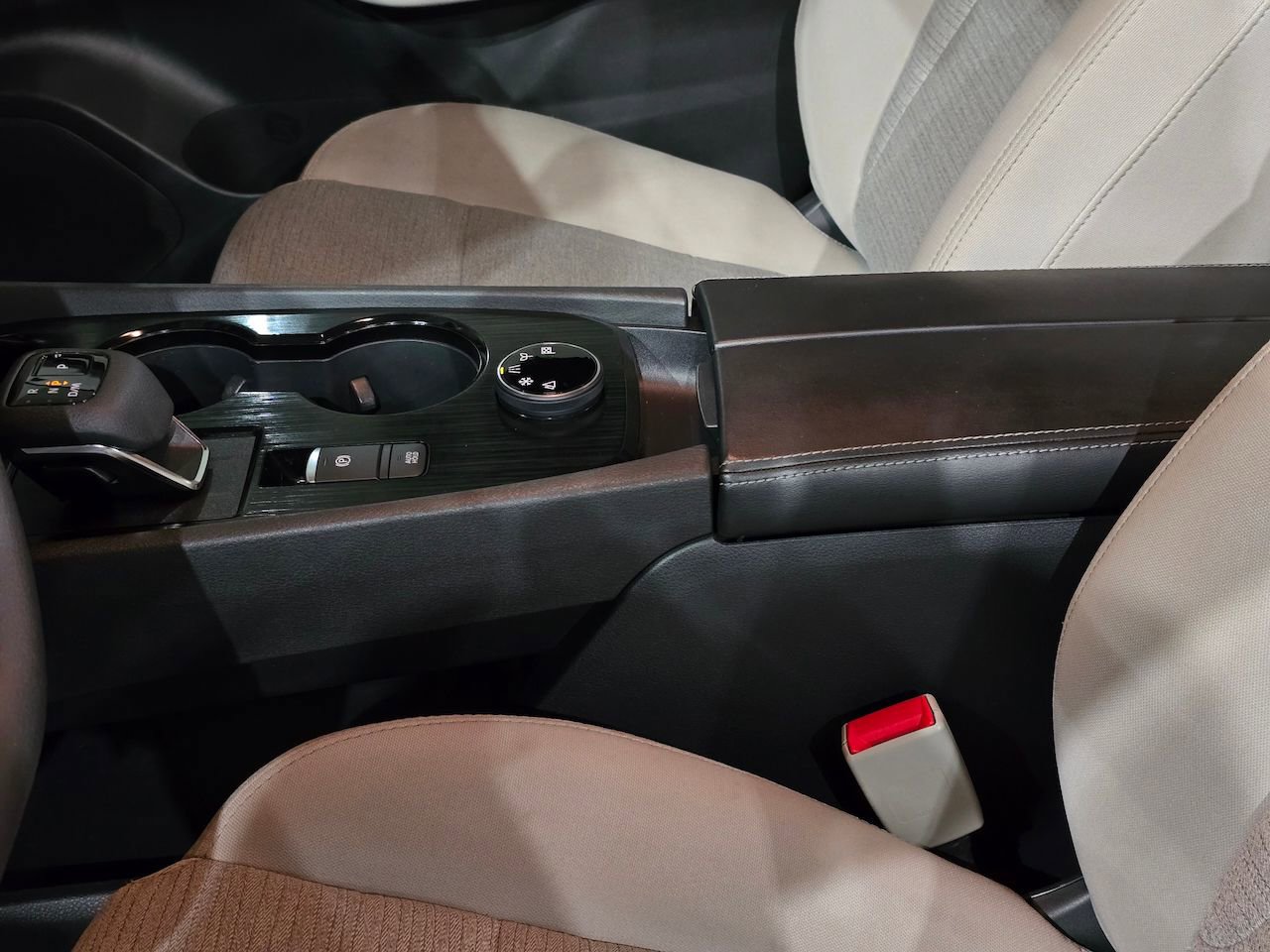 Used 2023 Nissan Rogue SV image 25