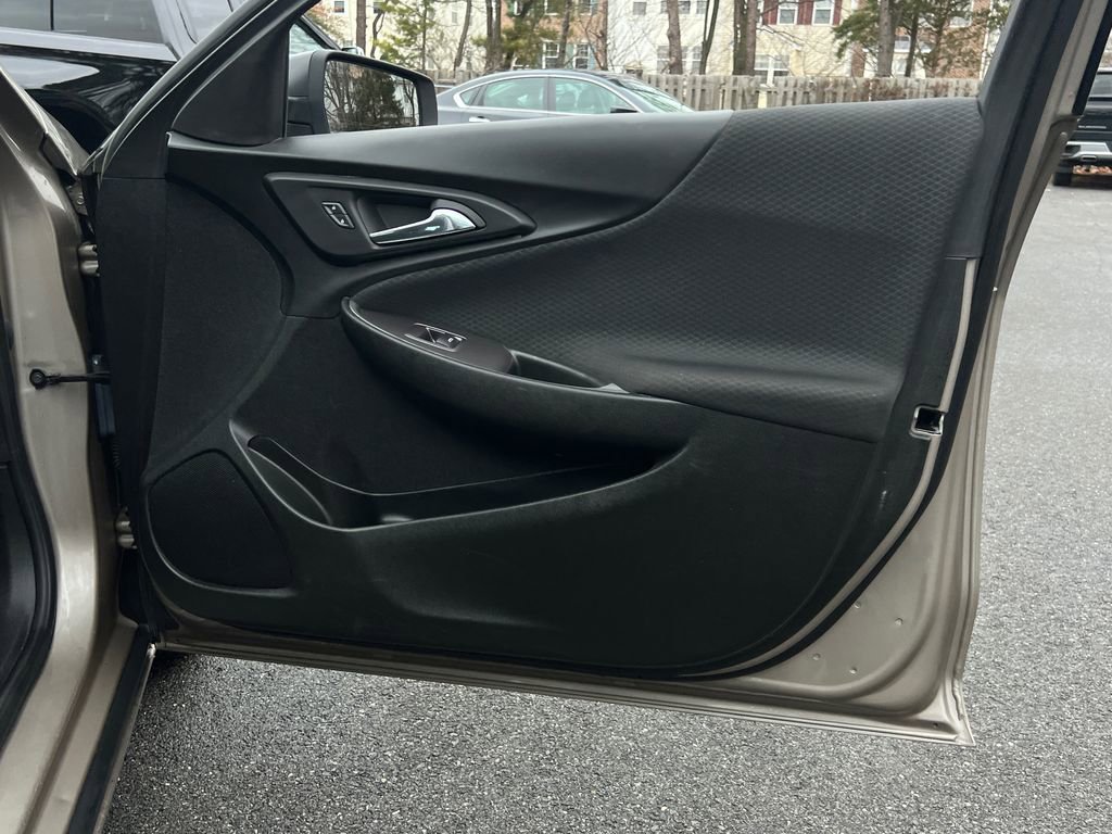 Used 2023 Chevrolet Malibu LT w/ Driver Confidence Package image 9