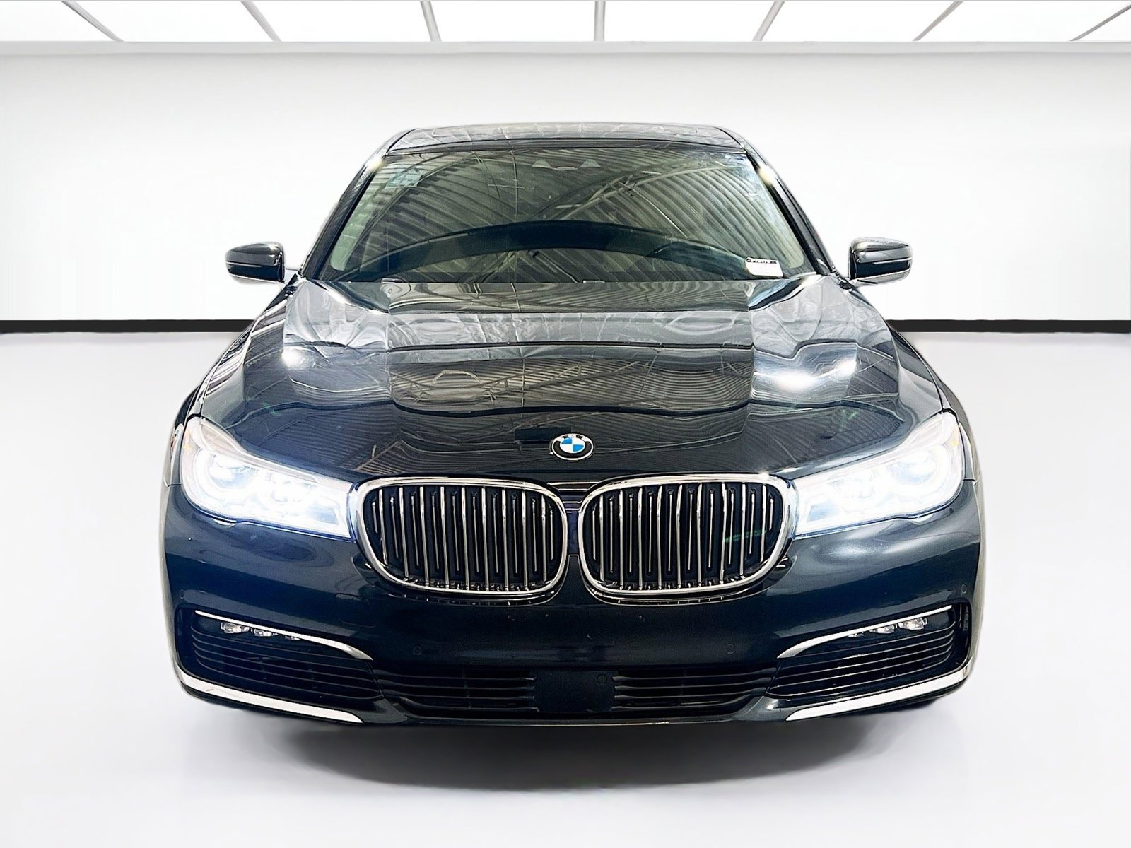 Used 2018 BMW 750i 750i image 2