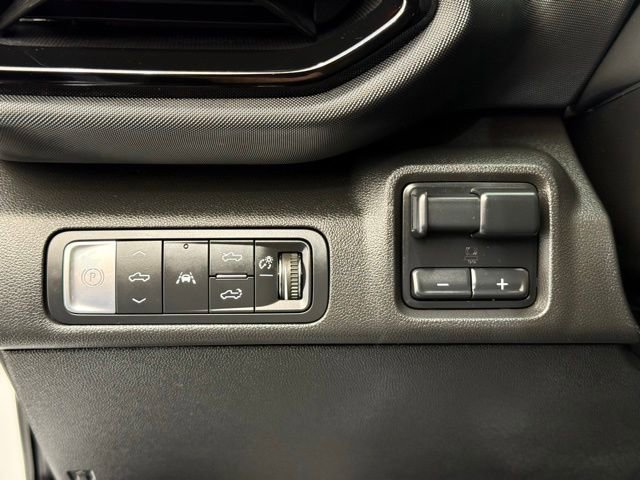 Used 2024 Chevrolet Silverado EV RST AWD/4WD image 33