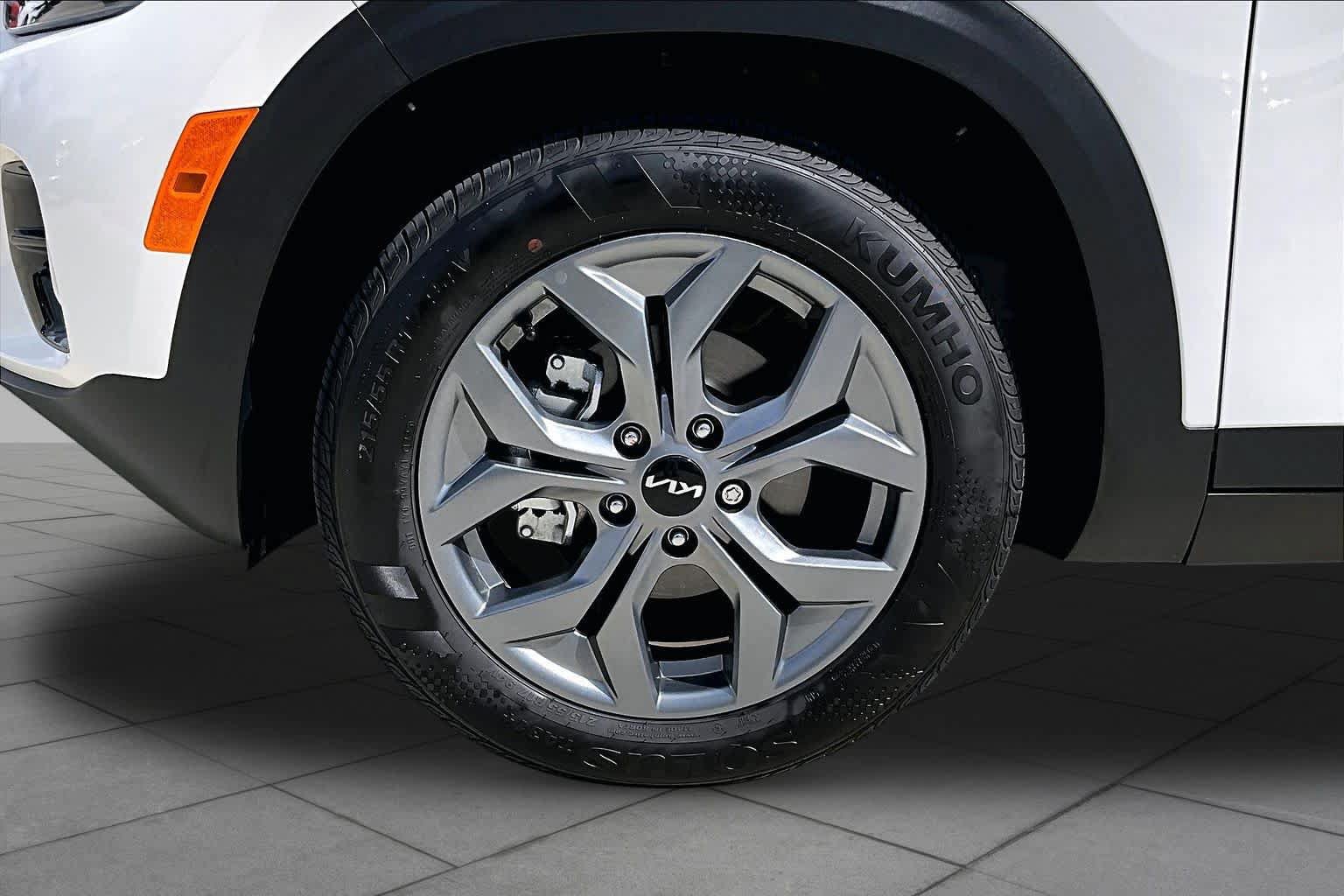 Certified 2026 Kia Seltos LX FWD image 10