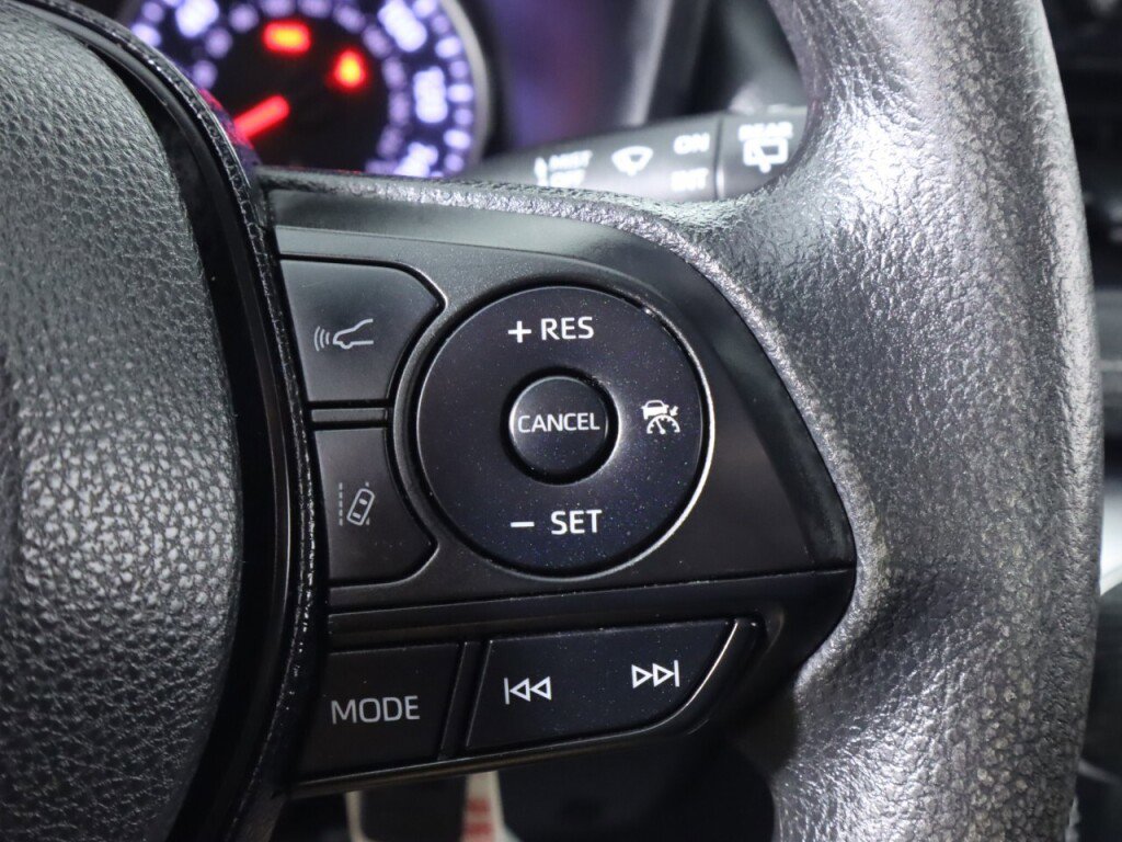 Used 2021 Toyota RAV4 LE image 13