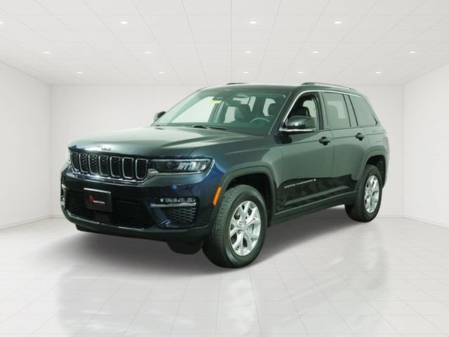 Used 2023 Jeep Grand Cherokee Limited w/ Trailer Tow Prep Group (B) AWD/4WD image 3