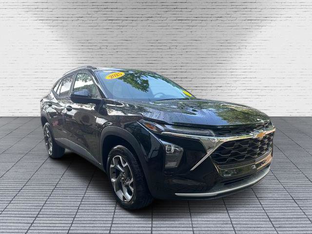 New 2025 Chevrolet Trax LT w/ Driver Confidence Package image 2