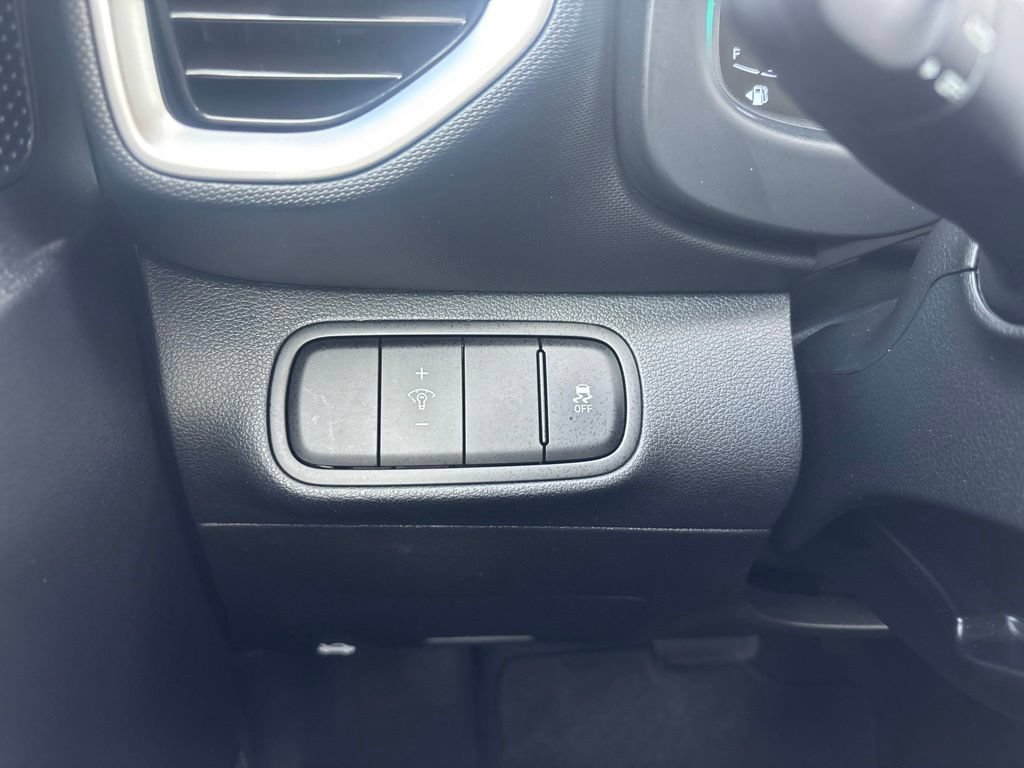 Used 2025 Hyundai Venue SE FWD image 29