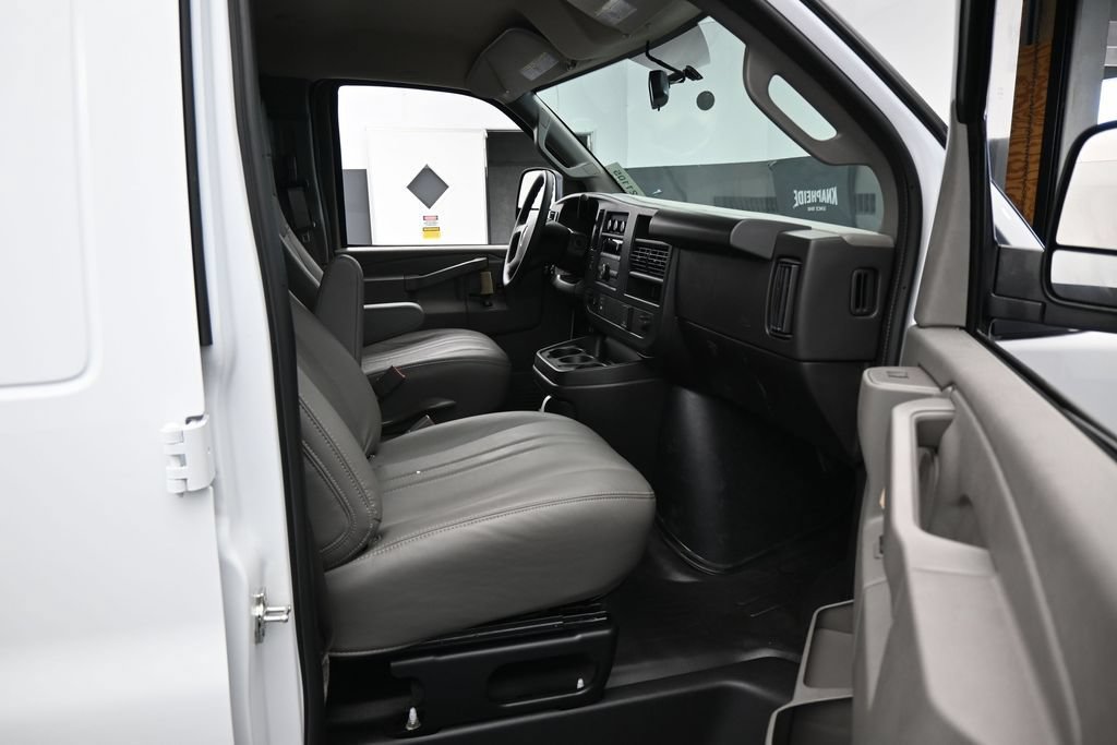 New 2026 Chevrolet Express 2500 Extended w/ Driver Convenience Package RWD image 33