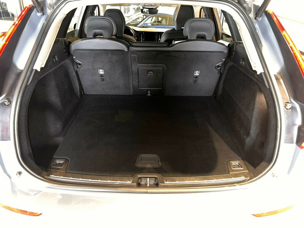 Used 2023 Volvo XC60 B5 Plus image 24