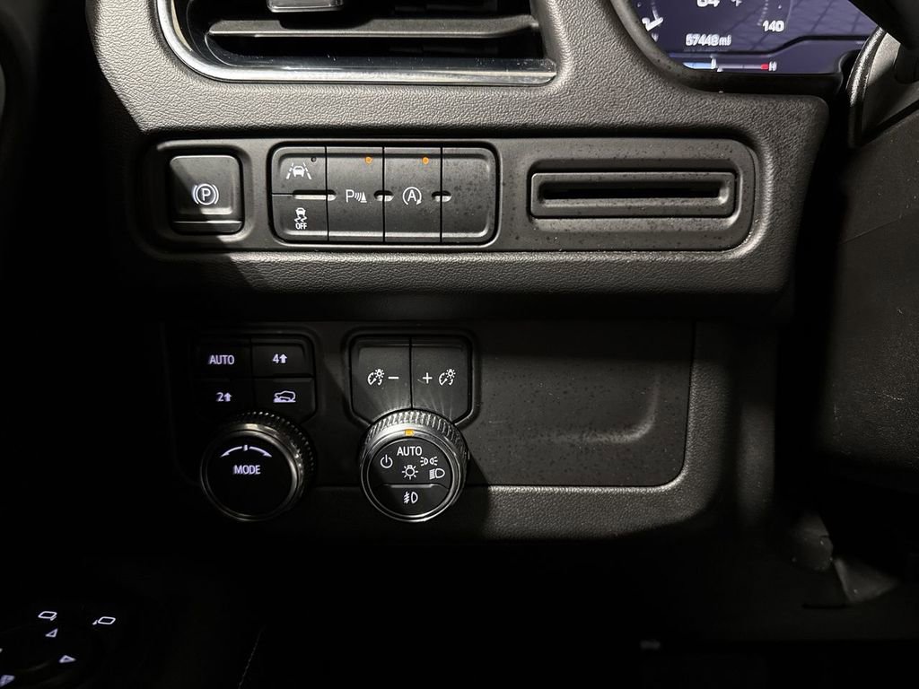 Used 2024 GMC Yukon SLT image 18