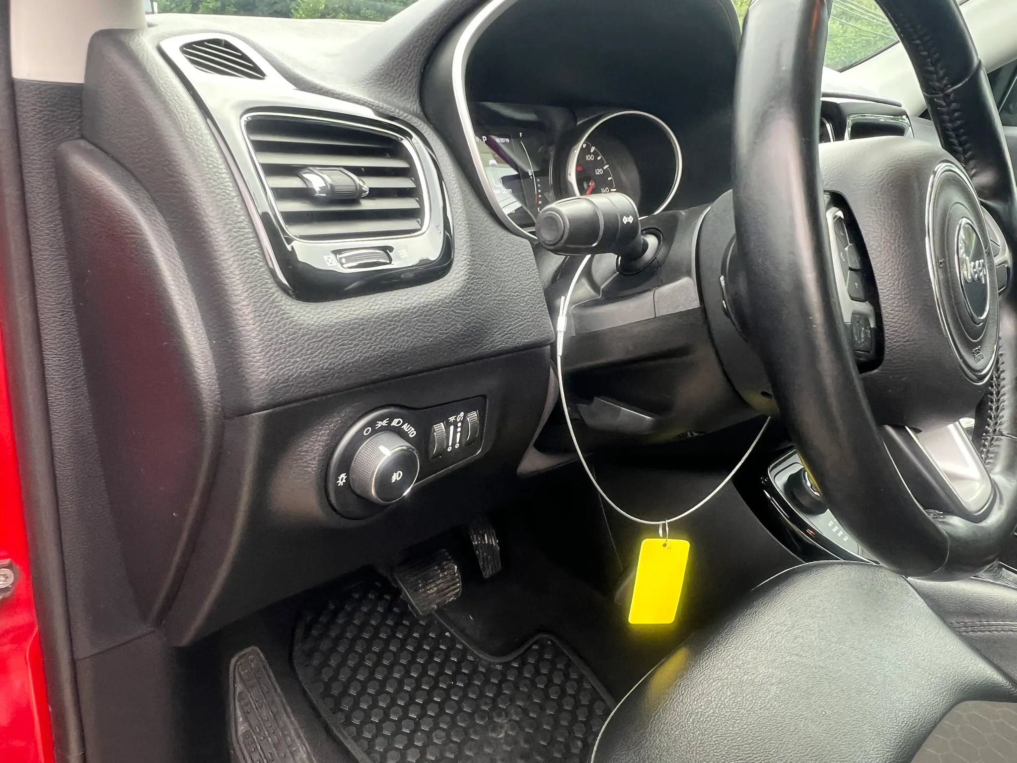 Used 2020 Jeep Compass Latitude AWD/4WD image 14