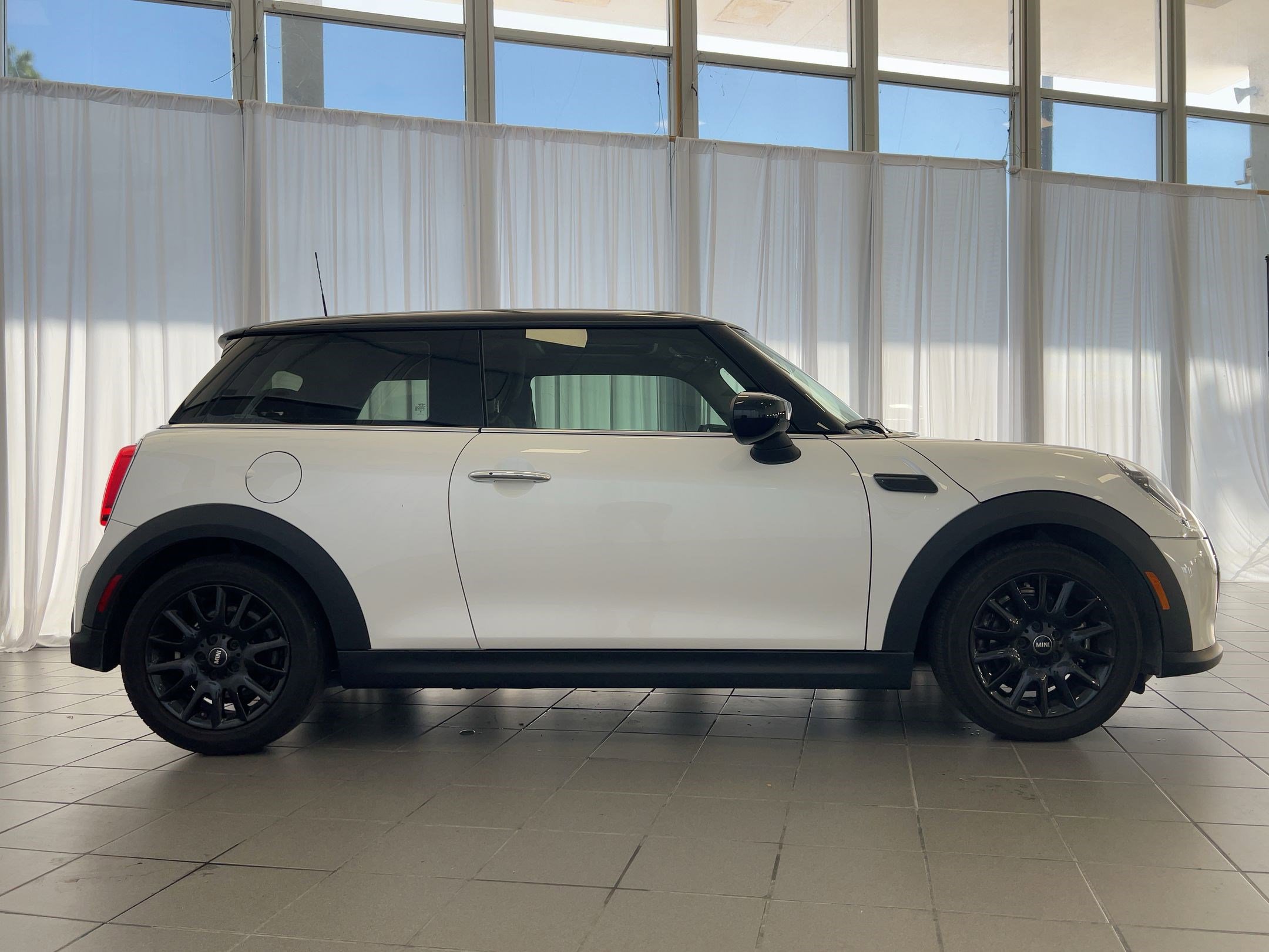 Used 2024 MINI Cooper 2-Door Hardtop image 8