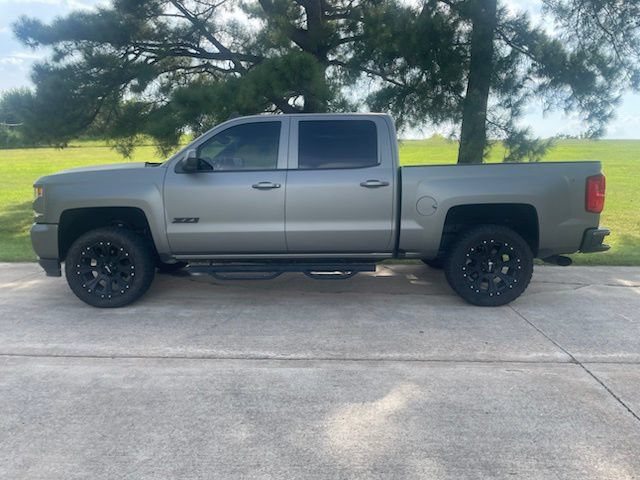 Used 2017 Chevrolet Silverado 1500 LTZ Z71 w/ Realtree Edition AWD/4WD image 10