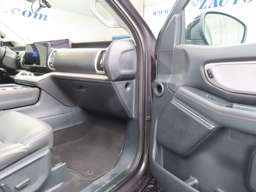 Used 2025 Ford Expedition Active image 35