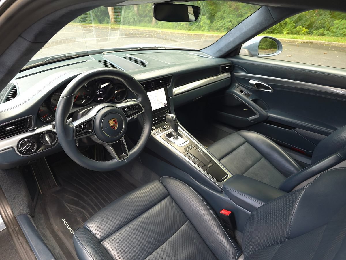 Used 2017 Porsche 911 Carrera RWD image 2
