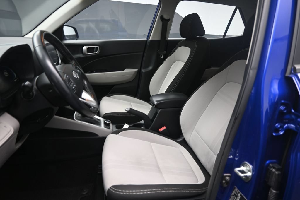 Used 2024 Hyundai Venue SEL FWD image 18