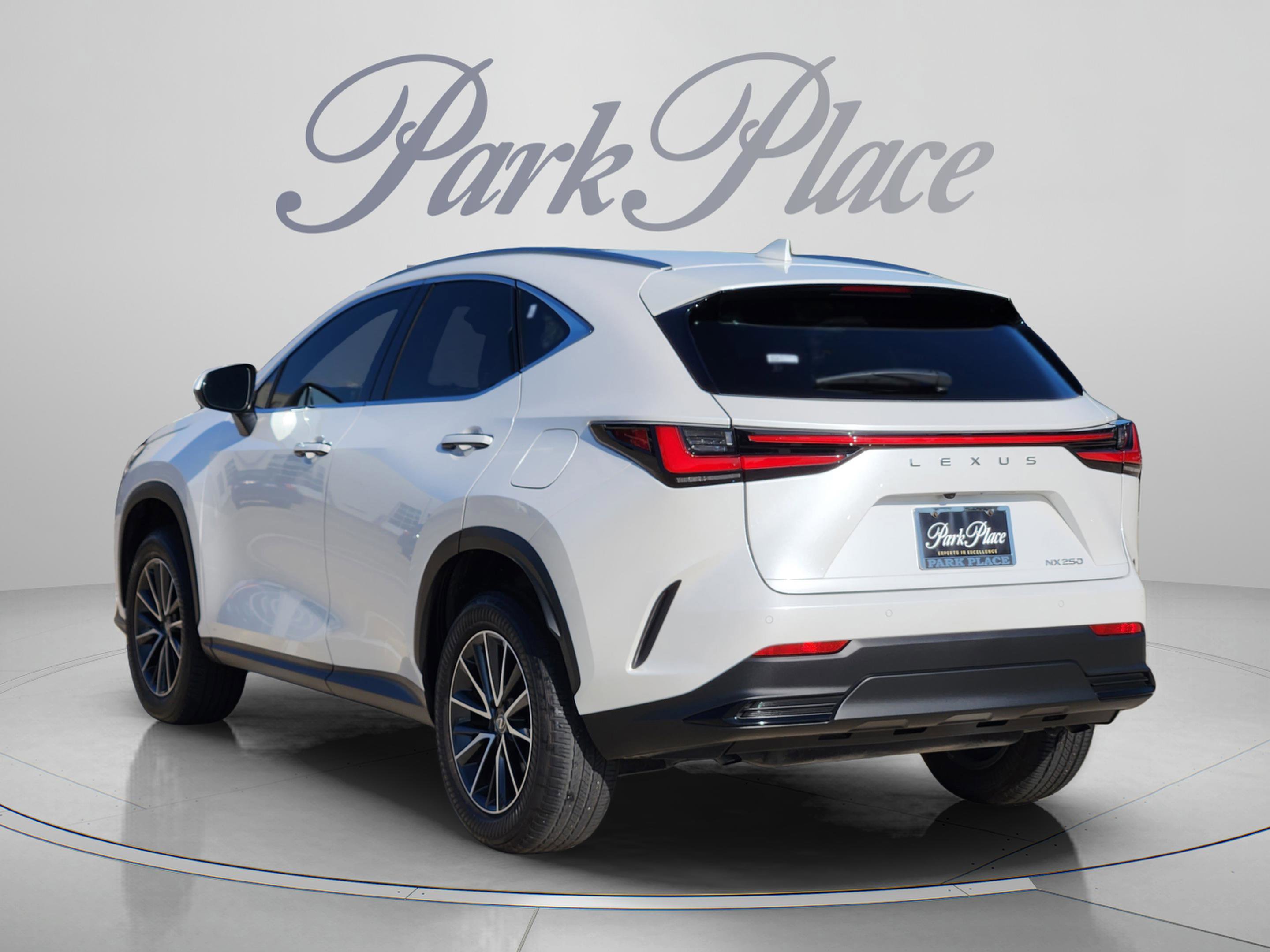 Used 2024 Lexus NX 250 FWD image 3